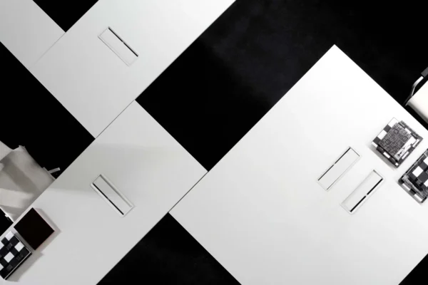 F25_DESK_02