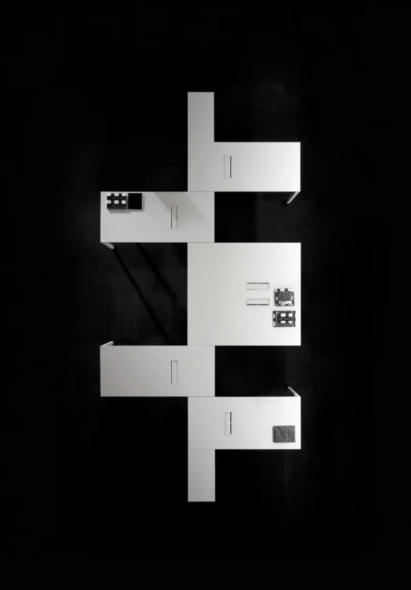F25_DESK_03